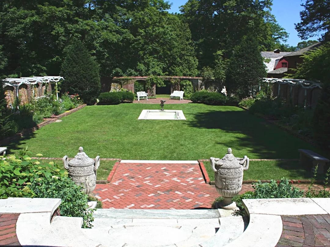 The historic Keeler Tavern garden in Ridgefield, Connecticut